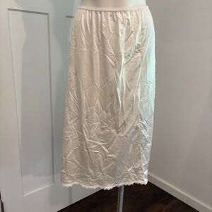 Vintage Maidenform Size Large White Neutral Lightweight Slip Skirt